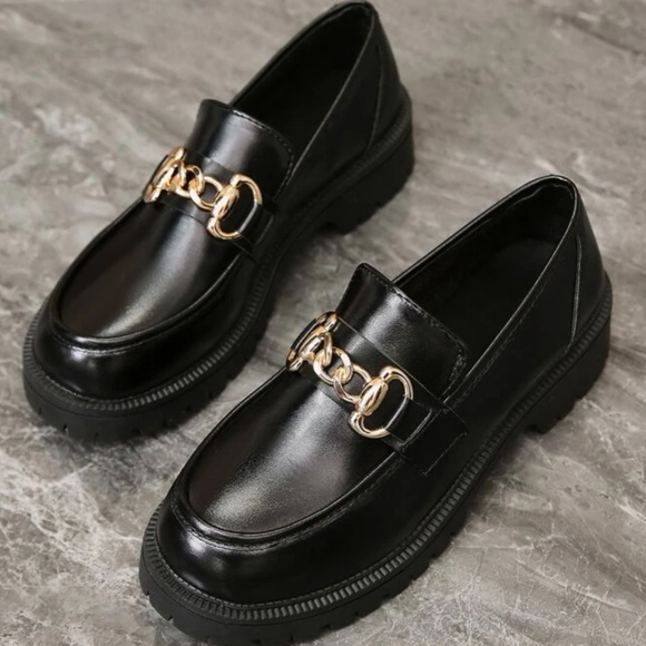 SHEIN Shoes - SHEIN Round Toe Shoes